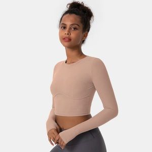*pending* NWT Halara active long sleeve crop top with thumbholes.
